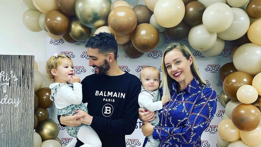 Tom Parker mit seiner Familie, November 2021