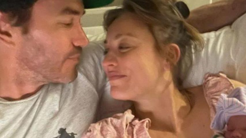 Tom Pelphrey und Kaley Cuoco mit ihrer Tochter