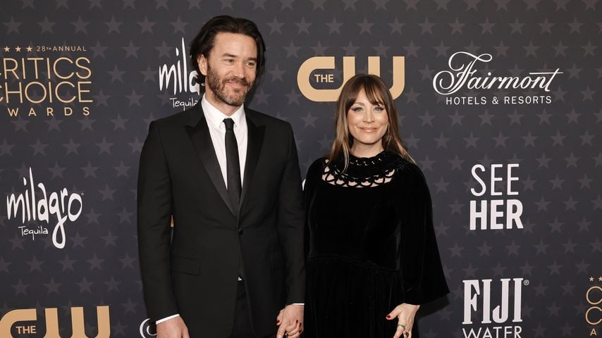 Tom Pelphrey und Kaley Cuoco bei den Critics' Choice Awards