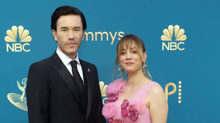 Tom Pelphrey und Kaley Cuoco bei den Primetime Emmy Awards im September 2022