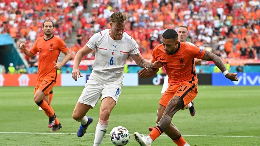 Zuschauer verwirrt: Trug Tschechien-Kicker einen Sport-BH?