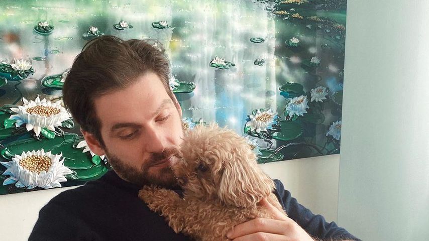 Tomaso Trussardi und Zwergpudel Lilly