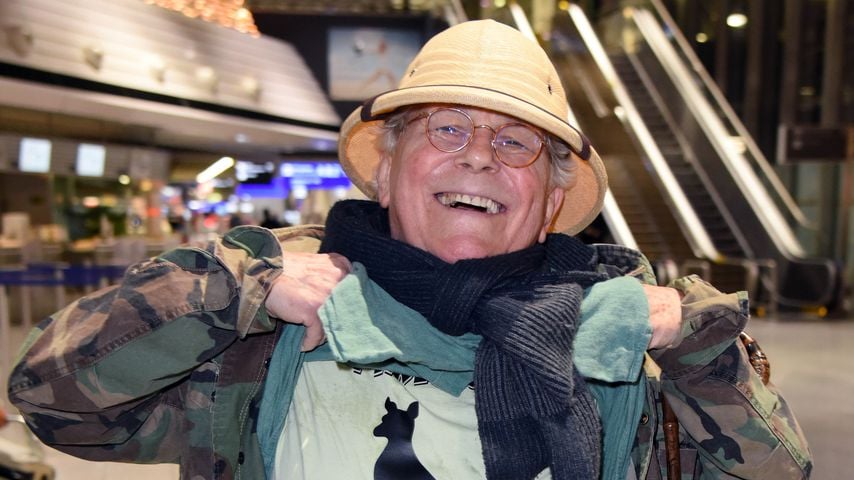 Tommi Piper am Frankfurter Flughafen auf dem Weg ins Dschungelcamp 2019