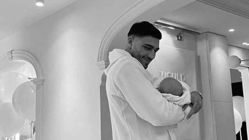 Tommy Fury mit seiner Tochter Bambi