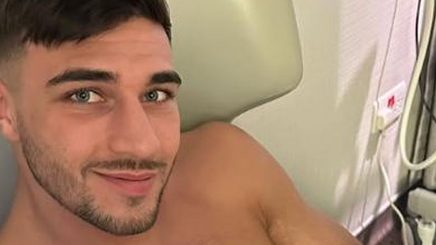 Tommy Fury mit seiner Tochter Bambi, Januar 2023