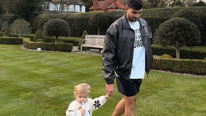 Tommy Fury mit seiner Tochter Bambi