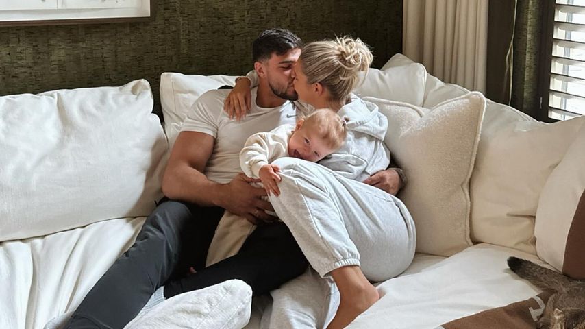 Tommy Fury und Molly-Mae Hague mit Tochter Bambi, im Mai 2024