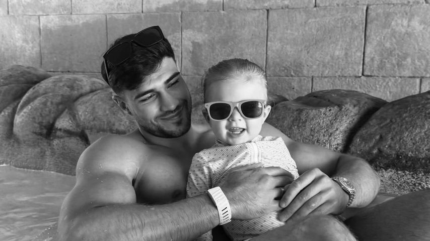 Profi-Boxer Tommy Fury und seine Tochter Bambi