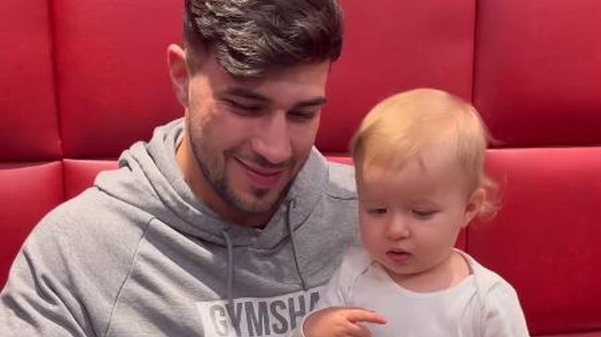 Tommy Fury mit seiner Tochter Bambi
