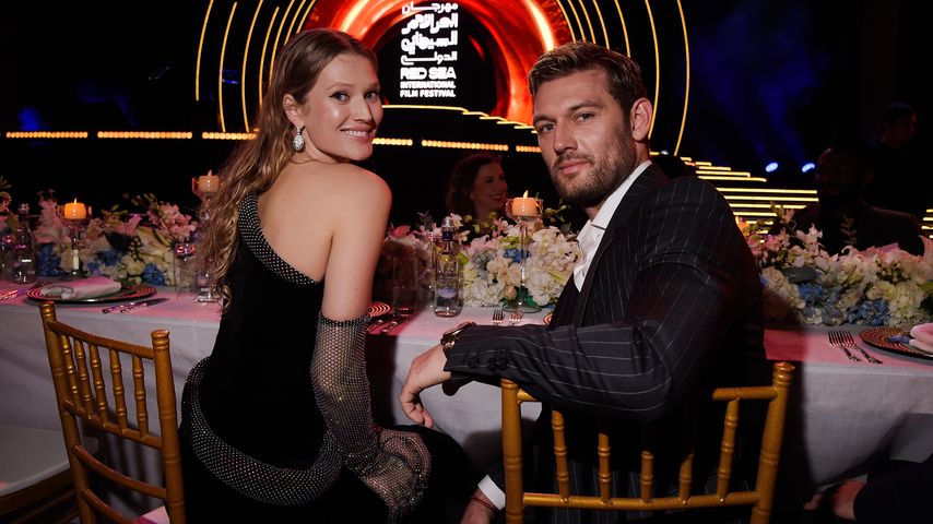 Toni Garrn mit Alex Pettyfer beim International Film Festival, Dezember 2022