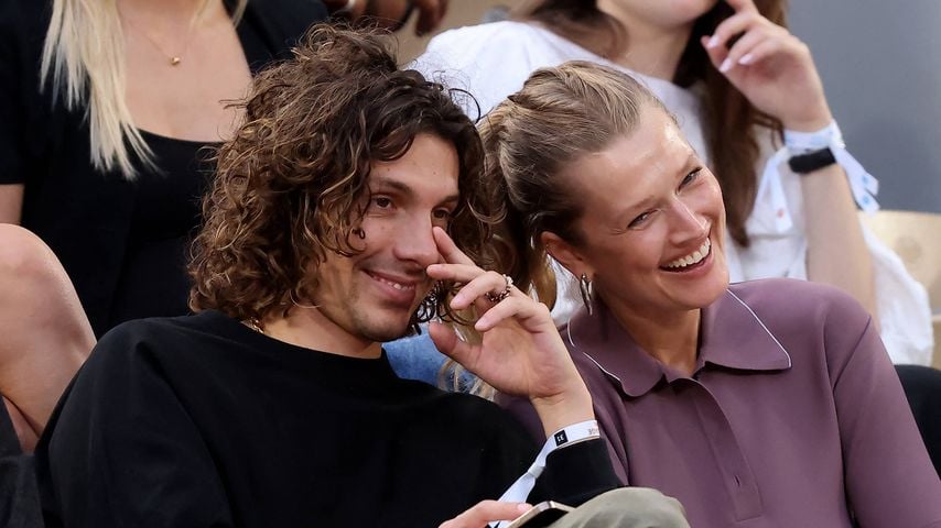 Ein Unbekannter? Ihn küsst Toni Garrn bei den "French Open"
