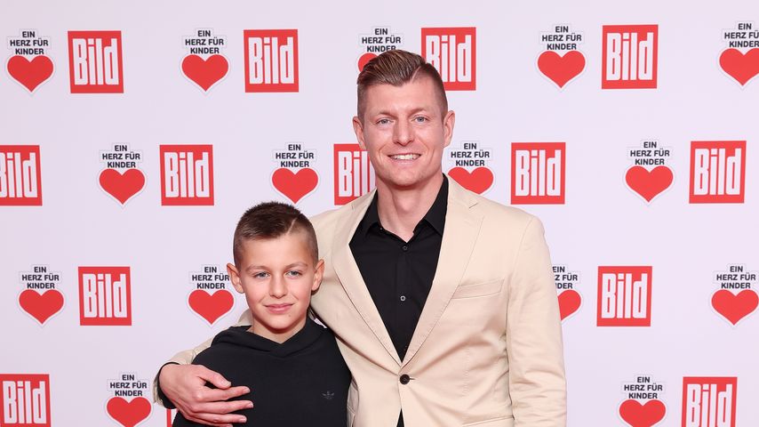 Toni Kroos und sein Sohn Leon bei "Ein Herz für Kinder", 2024