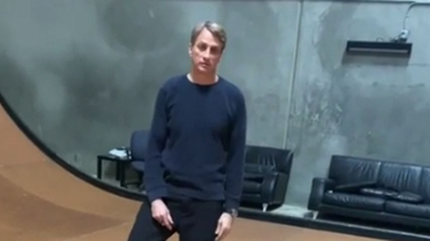 Zwei Wochen nach Unfall mit Bruch: Tony Hawk skatet wieder