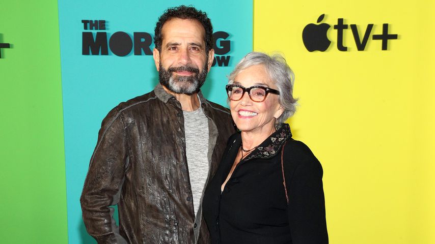 Tony Shalhoub und Brooke Adams auf der "The Morning Show"-Premiere in New York
