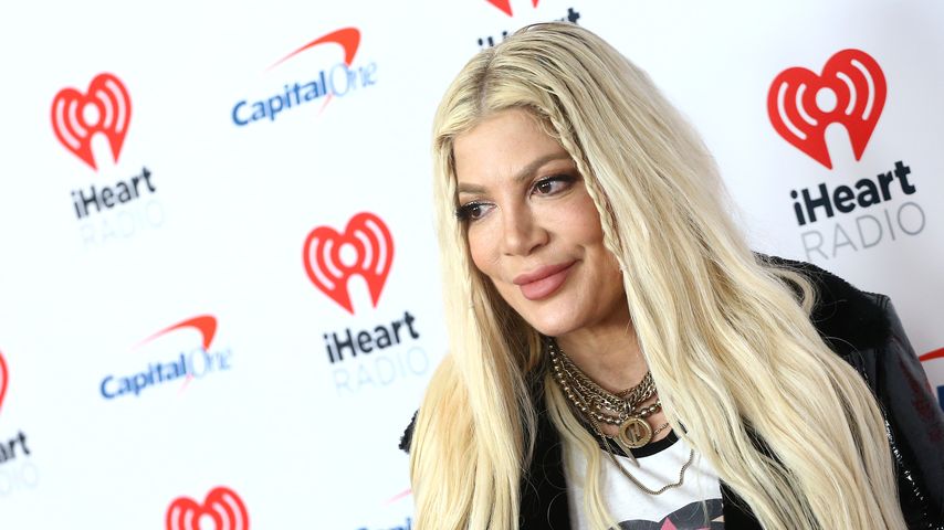 Nach mehreren Tagen: Tori Spelling verlässt das Krankenhaus