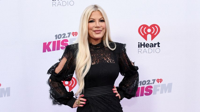 Tori Spelling klärt auf, warum ihr Sohn eine Fuß-OP hatte!