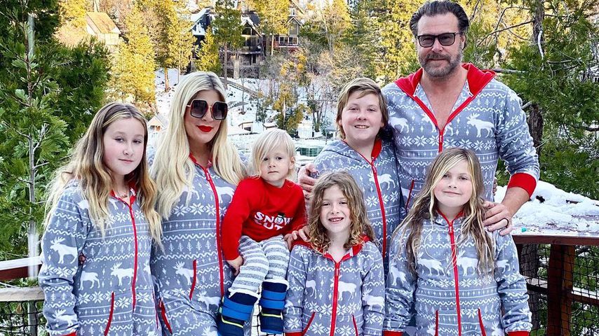 Tori Spelling mit ihrem Ehemann Dean McDermott und den gemeinsamen Kindern