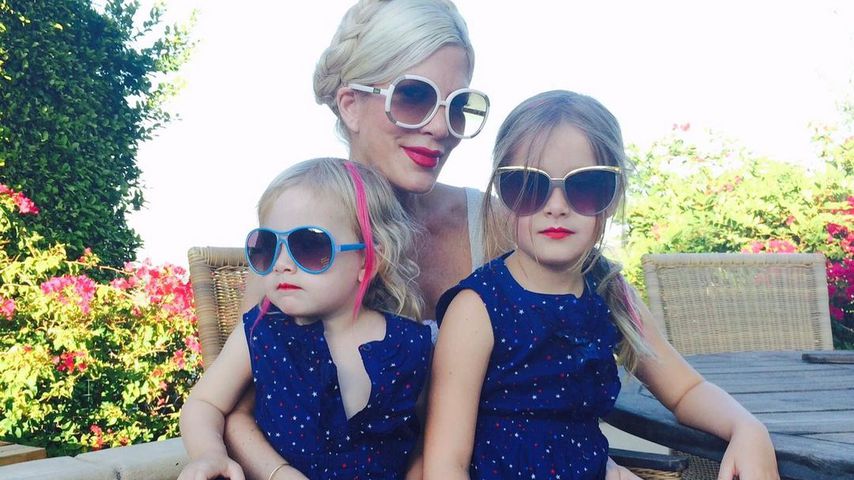 Tori Spelling mit ihren Töchtern