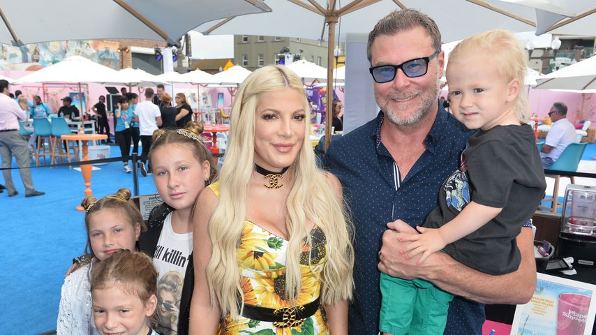 Tori Spelling und Dean McDermott mit ihren Kids