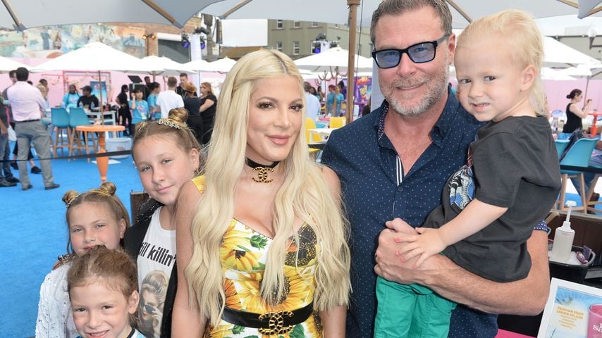 Tori Spelling und Dean McDermott mit ihren Kindern