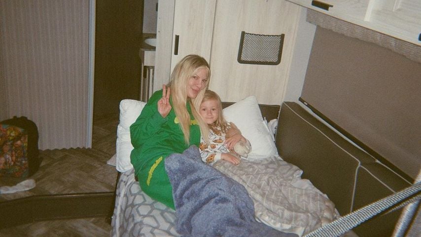 Total happy: Tori Spelling teilt Fotos aus Camping-Urlaub