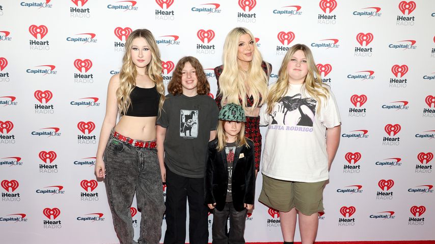 Tori Spelling und ihre Kinder beim iHeartRadio Jingle Ball, 2023