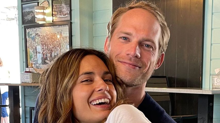 Torrey DeVitto und ihr Freund im Juni 2023