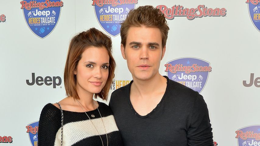 Torrey DeVitto und Paul Wesley