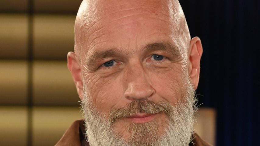 Fans besorgt: Torsten Sträter sagt krankheitsbedingt Tour ab