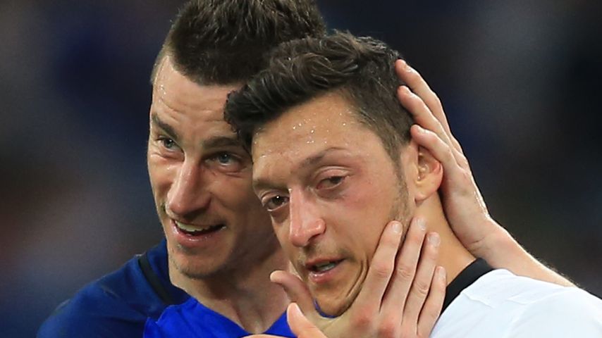 EM-Friseur: ER macht unseren DFB-Jungs die Haare schön!