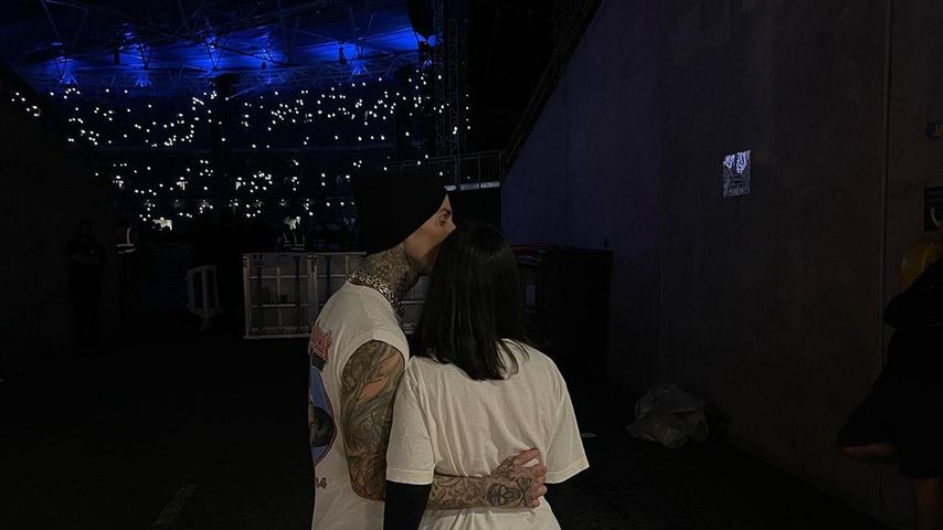 Travis Barker und Kourtney Kardashian auf dem Gedenkkonzert für Taylor Hawkins