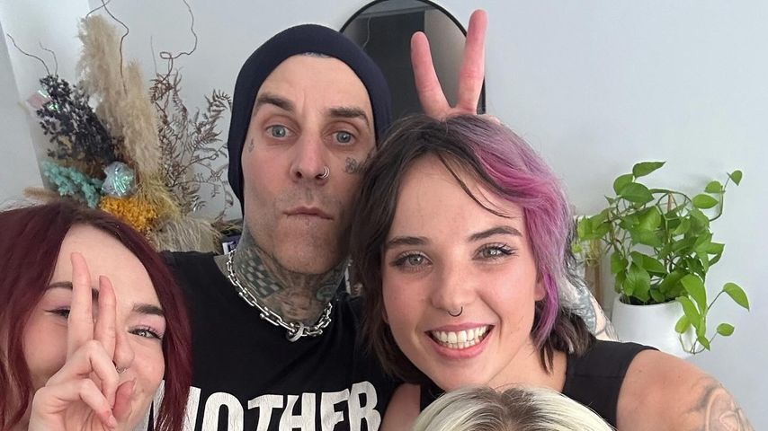 Vor seinem Konzert: Travis Barker überrascht aufgeregte Fans