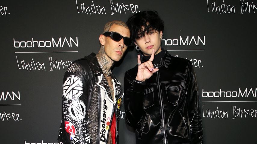 Travis Barker posiert mit seinem Sohn Landon