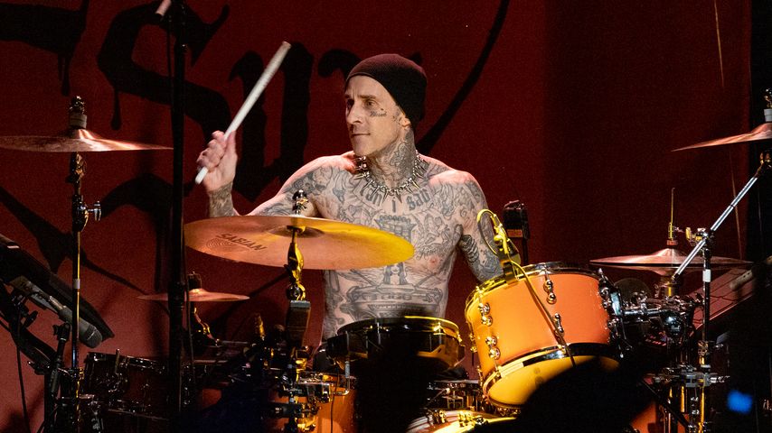 Nach Klinik-Aufenthalt: Travis Barker feiert Bühnen-Comeback