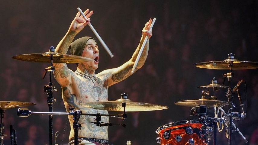 Travis Barker verkauft seine blutgetränkten Sneaker im Netz!