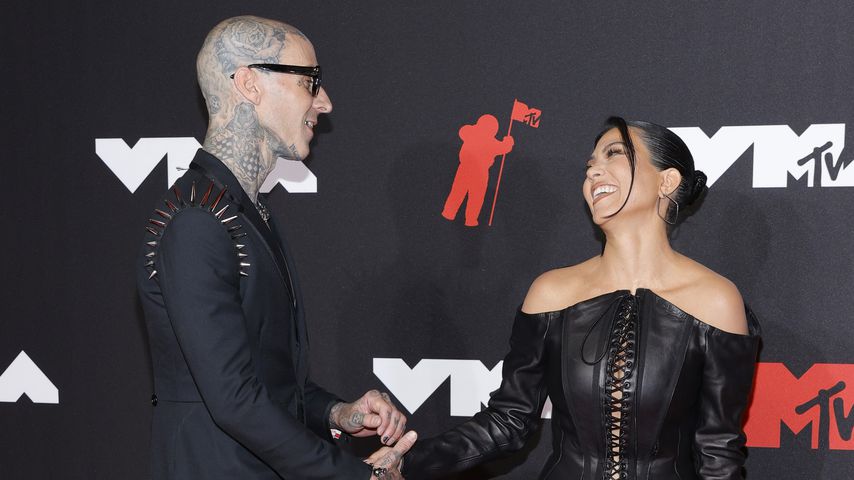 Travis Barker und Kourtney Kardashian bei den VMAs 2021