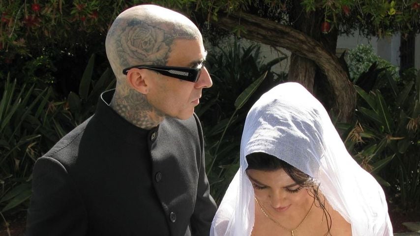 Travis Barker und Kourtney Kardashian bei ihrer standesamtlichen Trauung, 2022