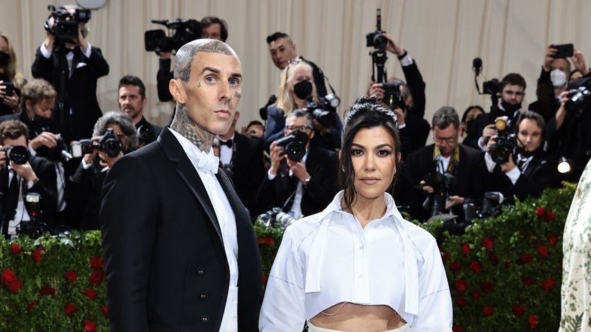 Fotobeweis: Kourtney Kardashian und Travis haben geheiratet!