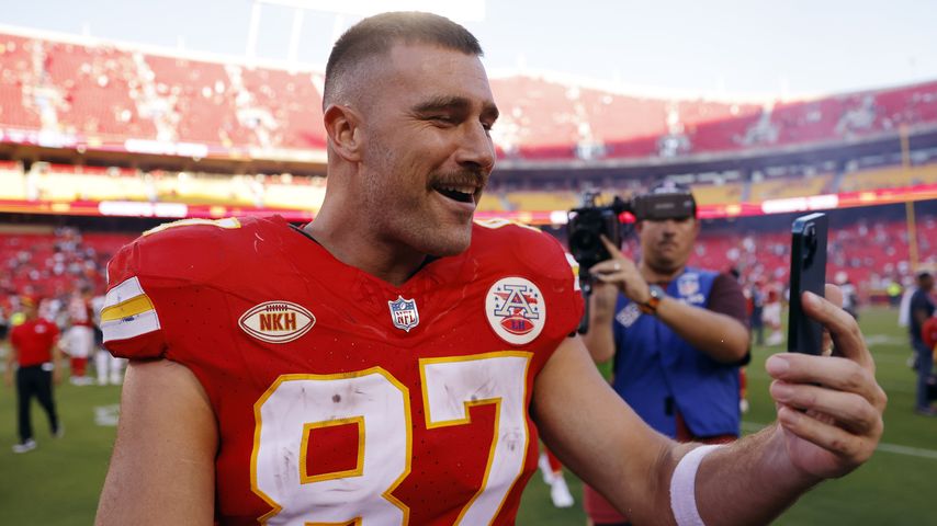 Taylor-Romanze: Travis Kelce kann nicht aufhören zu grinsen!