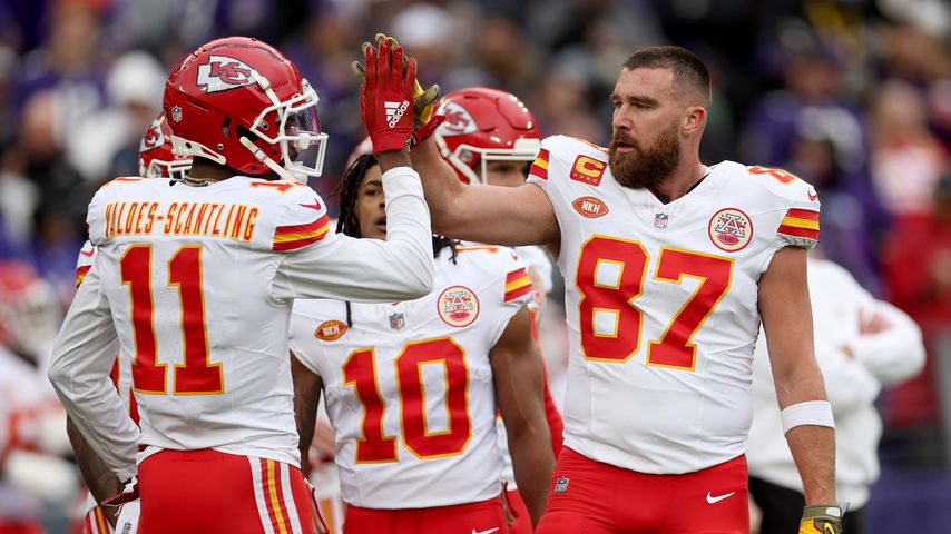 Travis Kelce und Marquez Valdes-Scantling im Januar 2024