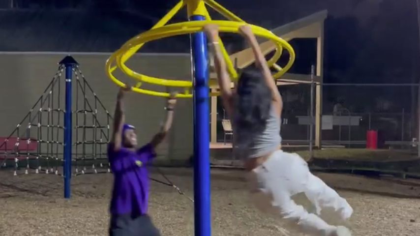 Travis Scott und Kylie Jenner im Mai 2021 auf einem Spielplatz