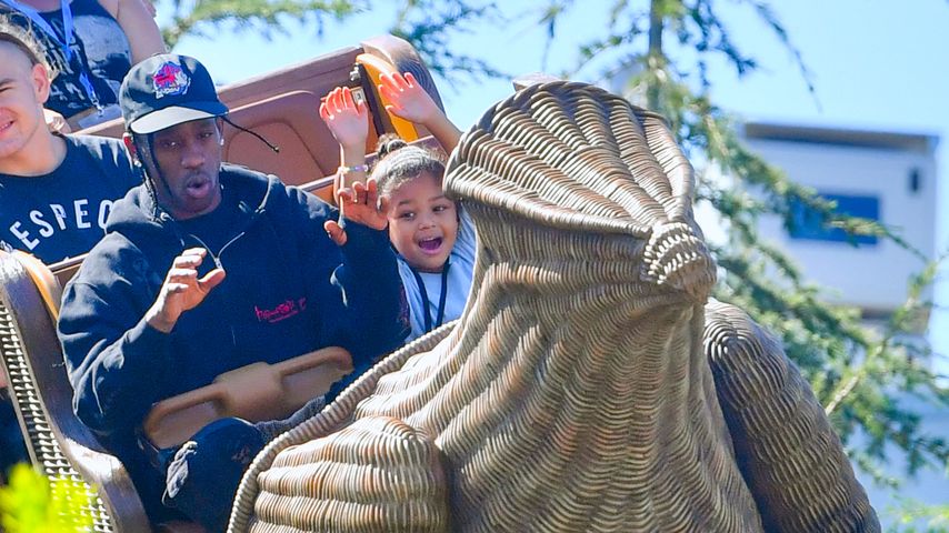 Travis Scott und seine Tochter Stormi, Oktober 2022 in den Universal Studios Hollywood