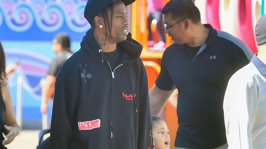 Travis Scott und seine Tochter Stormi im Oktober 2022