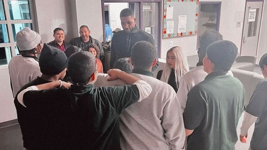 Tristan Thompson und Kim Kardashian beim Besuch einer Haftanstalt im November 2022