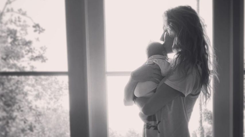 Überraschungsgeburt: PLL-Troian postet erstes Foto mit Baby