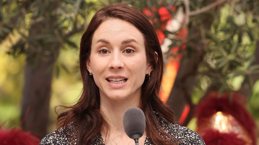 Troian Bellisario hat Video von Geburt ihrer Tochter im Auto