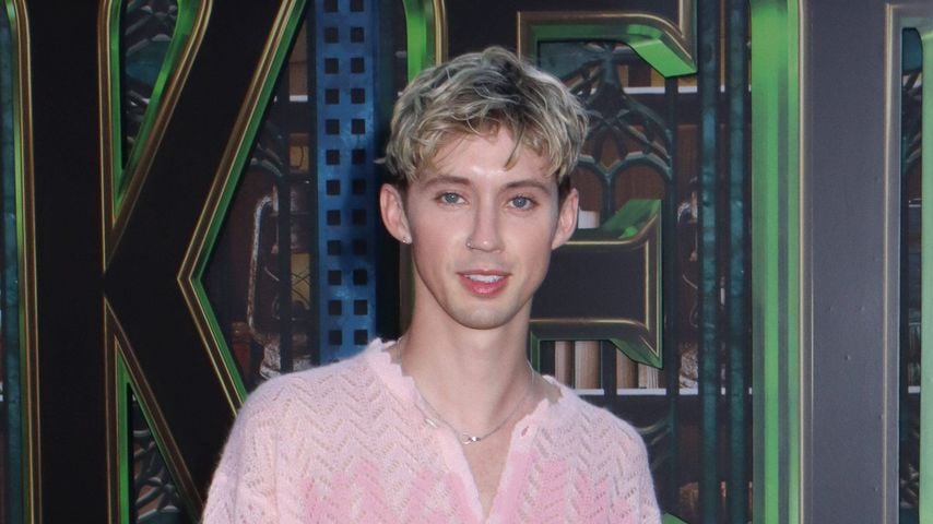 Troye Sivan, Sänger