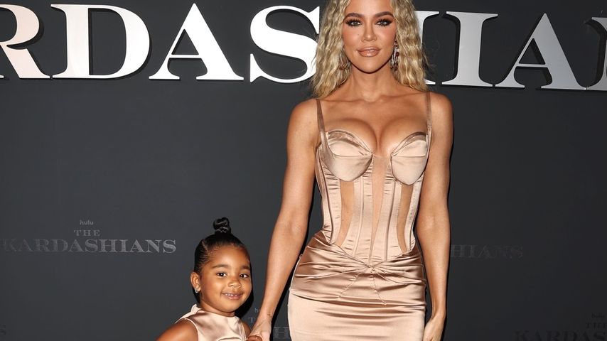 Khloé Kardashian und Tochter True bei einer Premiere, April 2022