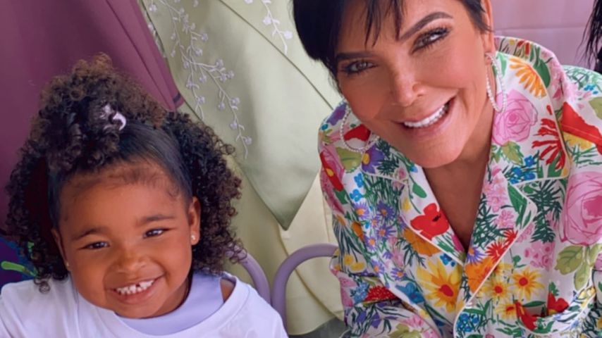 True Thompson und Kris Jenner im April 2021