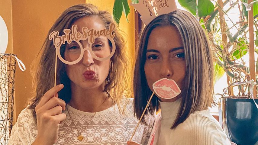 TV-Star Jennifer Lange und ihre Schwester im Juli 2020
